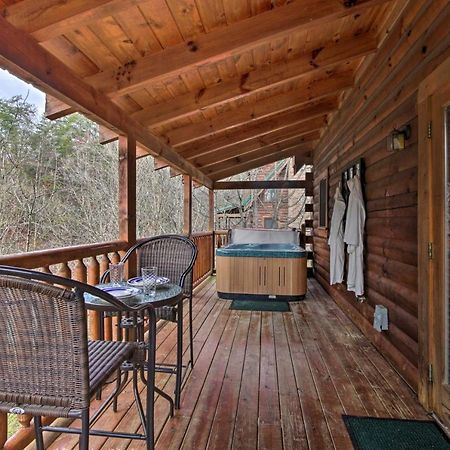 Romantic Cabin With Hot Tub In Pigeon Forge! Buitenkant foto
