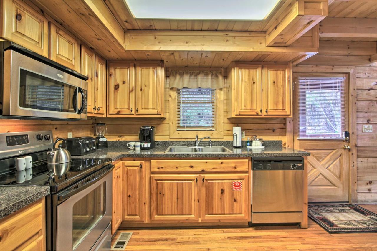 Romantic Cabin With Hot Tub In Pigeon Forge! Buitenkant foto