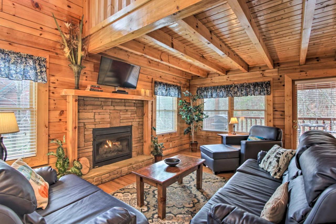 Romantic Cabin With Hot Tub In Pigeon Forge! Buitenkant foto