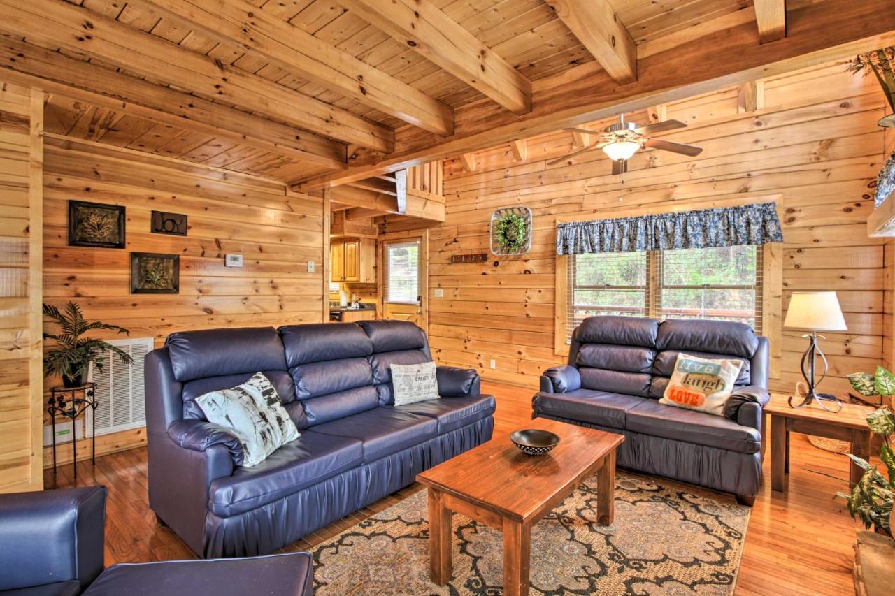 Romantic Cabin With Hot Tub In Pigeon Forge! Buitenkant foto