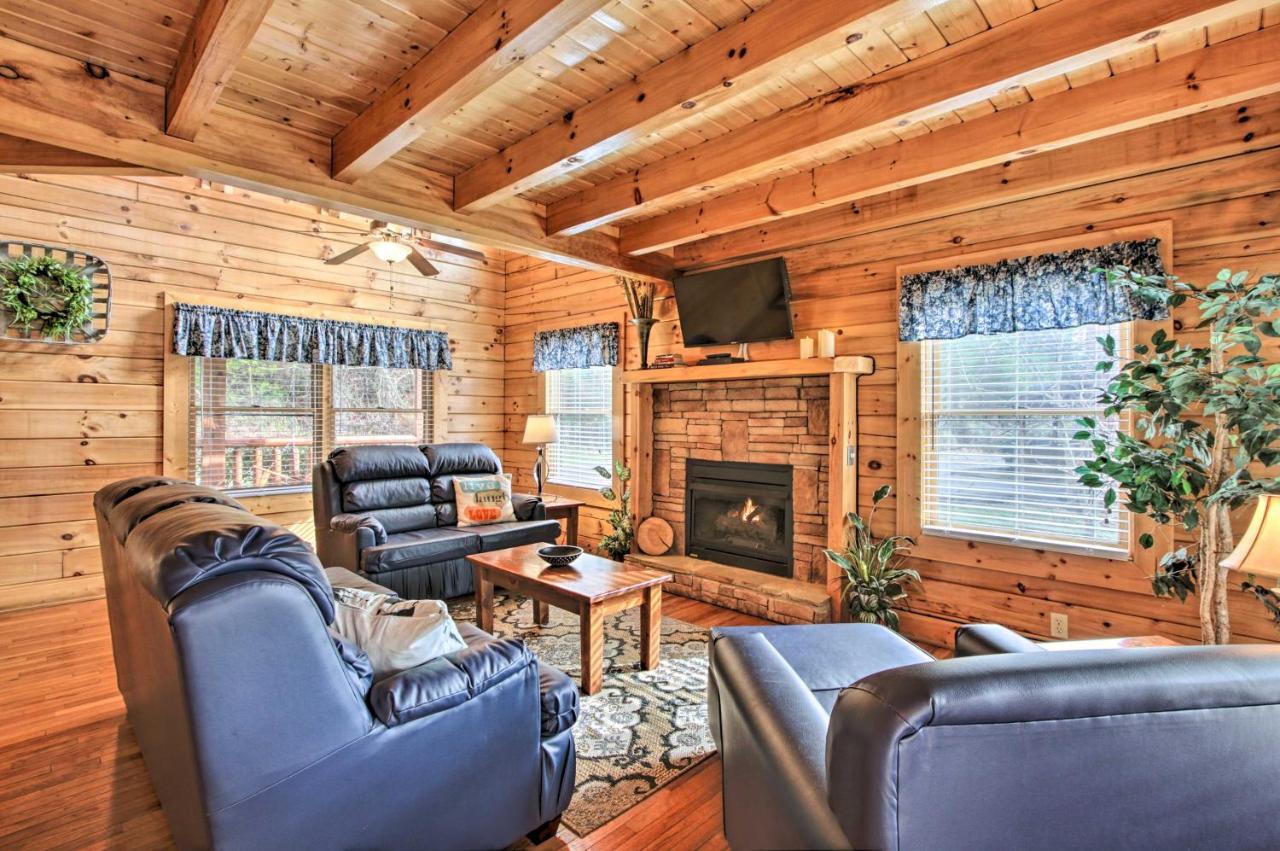 Romantic Cabin With Hot Tub In Pigeon Forge! Buitenkant foto