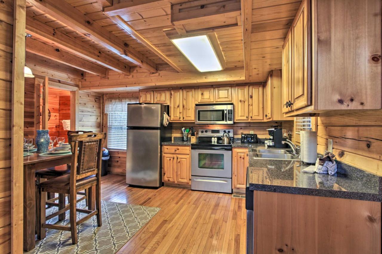 Romantic Cabin With Hot Tub In Pigeon Forge! Buitenkant foto