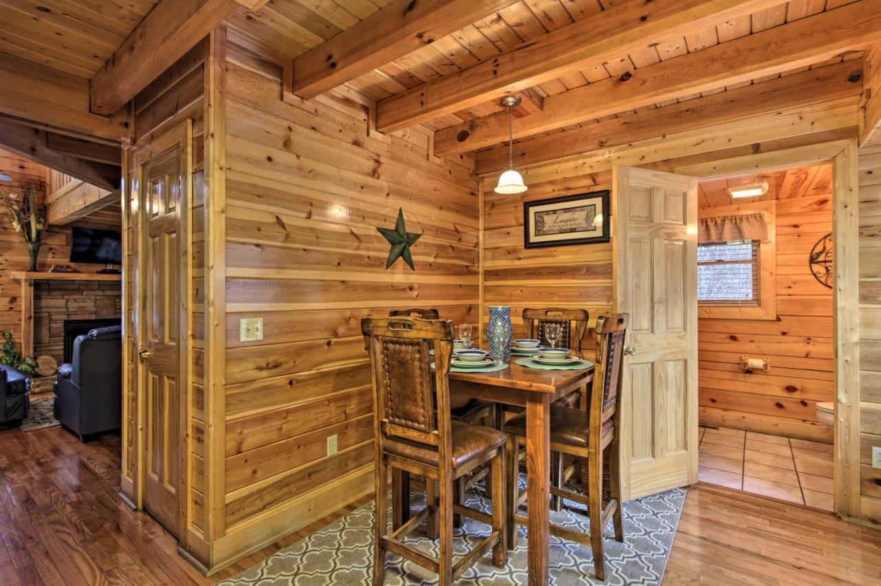 Romantic Cabin With Hot Tub In Pigeon Forge! Buitenkant foto