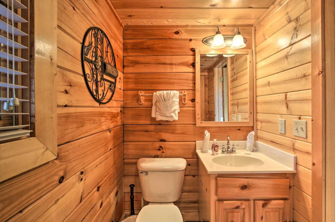 Romantic Cabin With Hot Tub In Pigeon Forge! Buitenkant foto