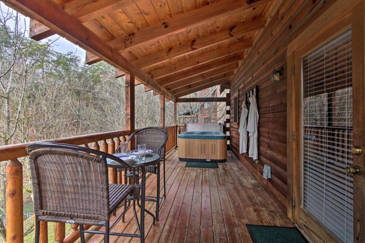Romantic Cabin With Hot Tub In Pigeon Forge! Buitenkant foto