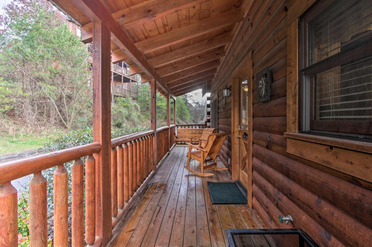 Romantic Cabin With Hot Tub In Pigeon Forge! Buitenkant foto