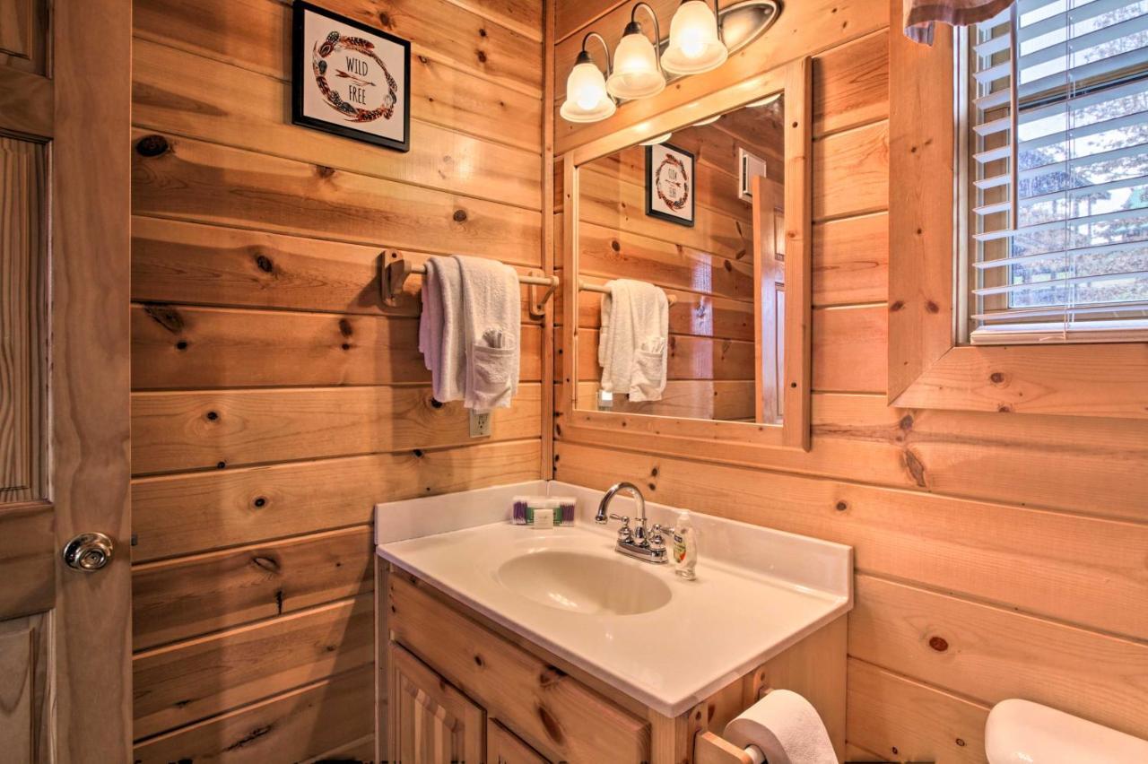 Romantic Cabin With Hot Tub In Pigeon Forge! Buitenkant foto